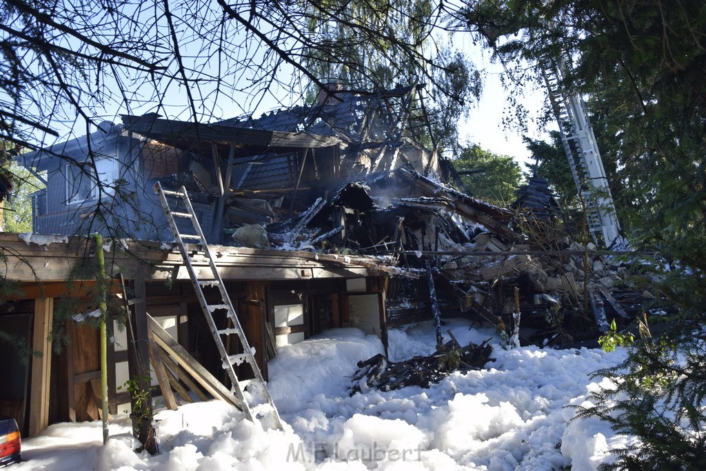 Grossfeuer Einfamilienhaus Siegburg Muehlengrabenstr P1211.JPG - Miklos Laubert